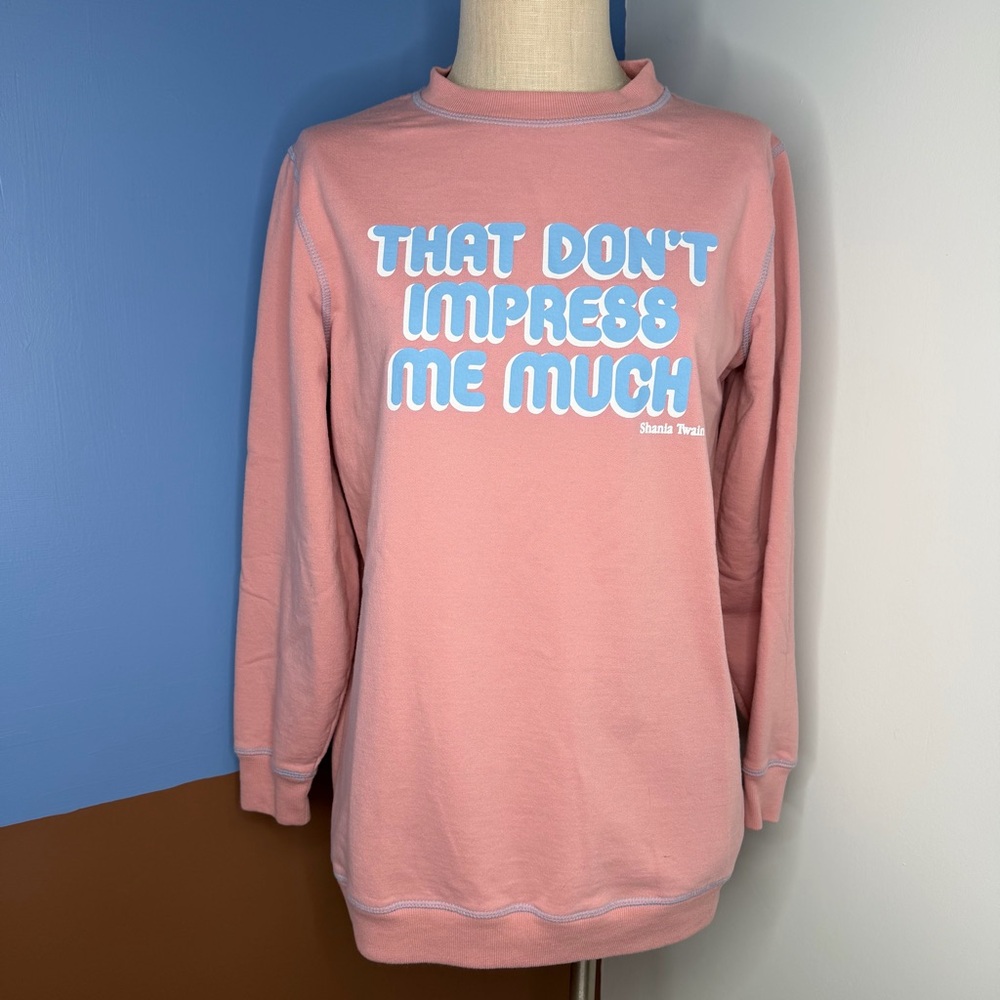 Shania Twain Sweatshirt Womens Size M Pink That‎ Don't Impress Me Much Crew Neck